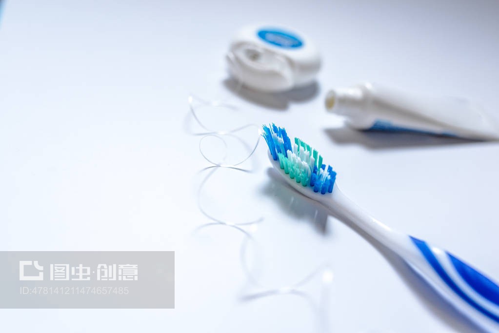 牙刷、牙膏与牙线 构建全面口腔健康的基石